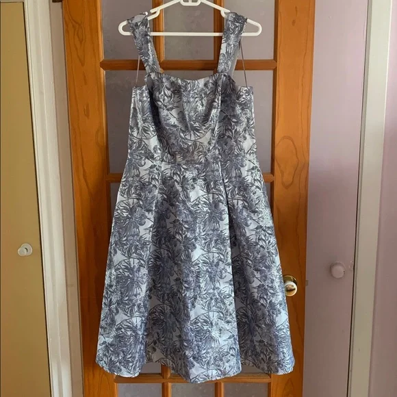 Melanie Lyne Floral Print Dress with Square Neckline - Picture 3 of 17